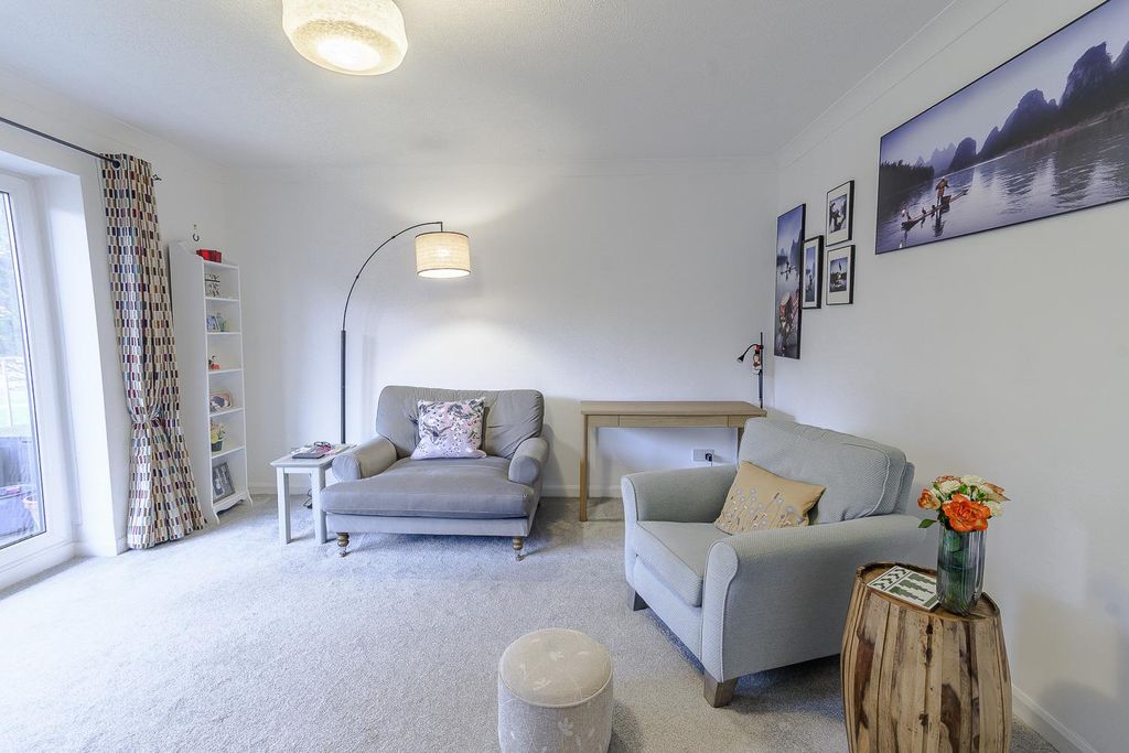 Additional image 4 of 2 bed flat for saleButtrills Road, Barry CF62