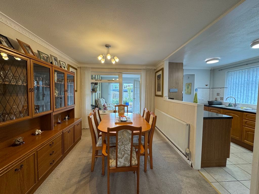 Property photo 3 of 25 Dining To Kitchen