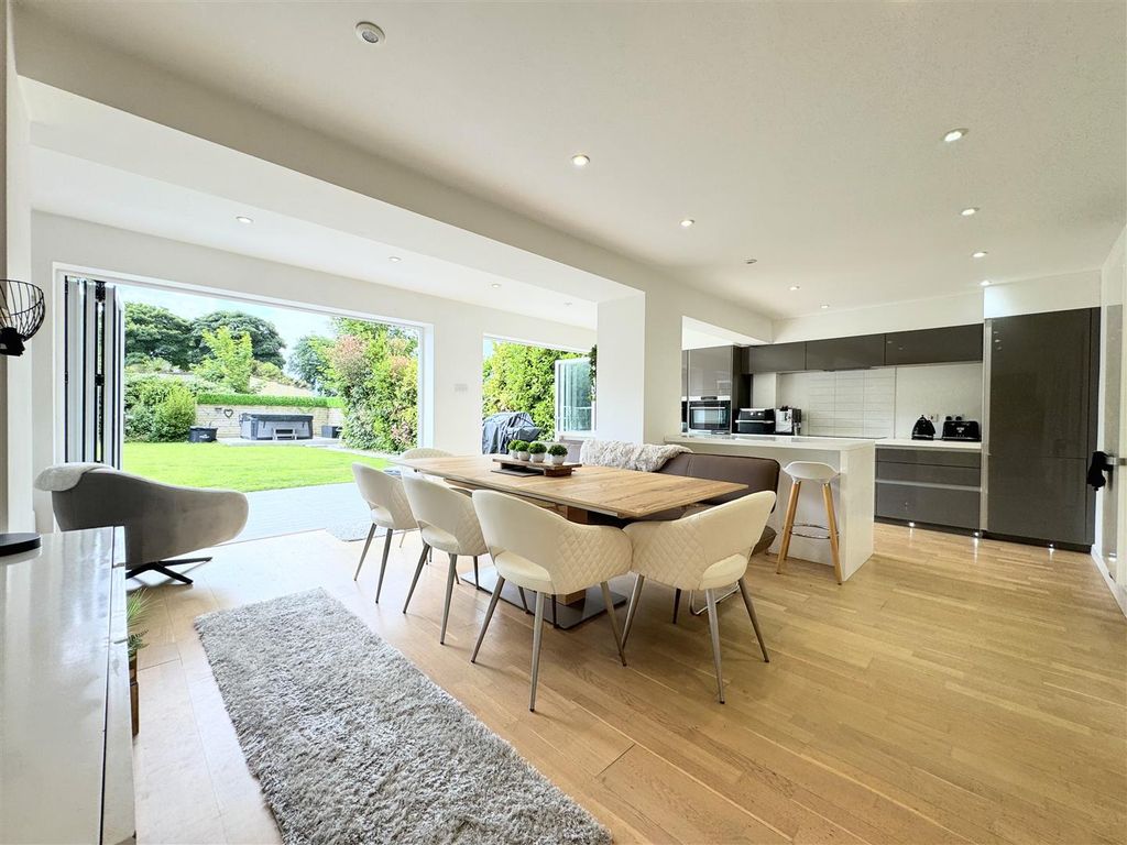 Property photo 2 of 33 Kitchen Diner