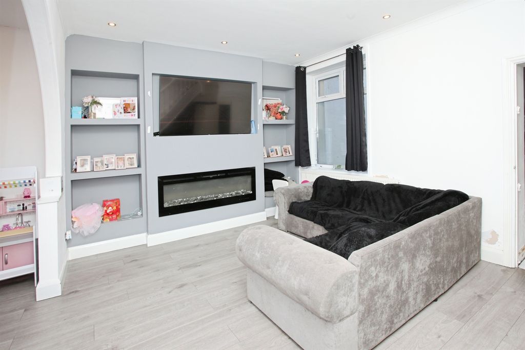 Property photo 2 of 17