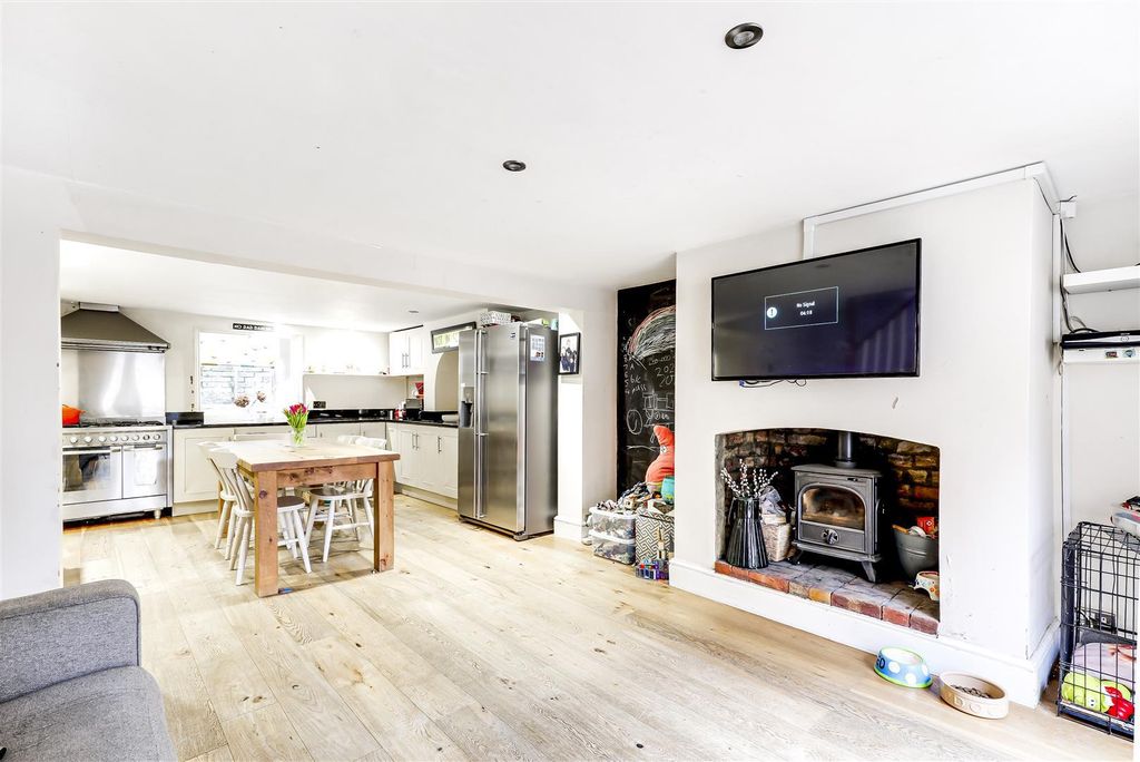 Property photo 3 of 11