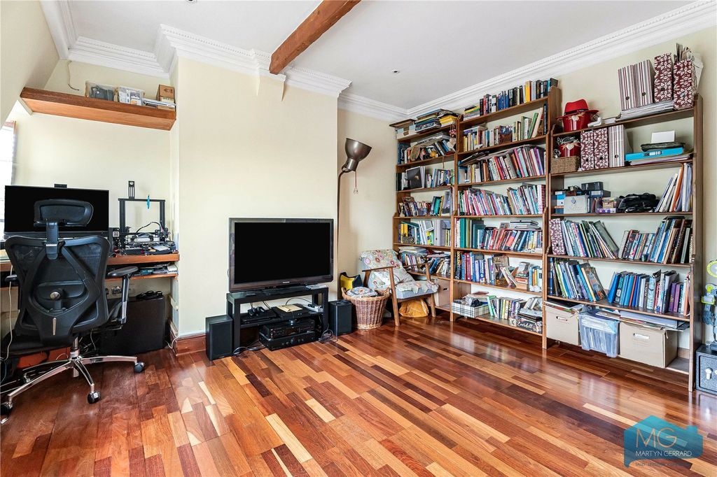 Property photo 2 of 23 Picture No. 19