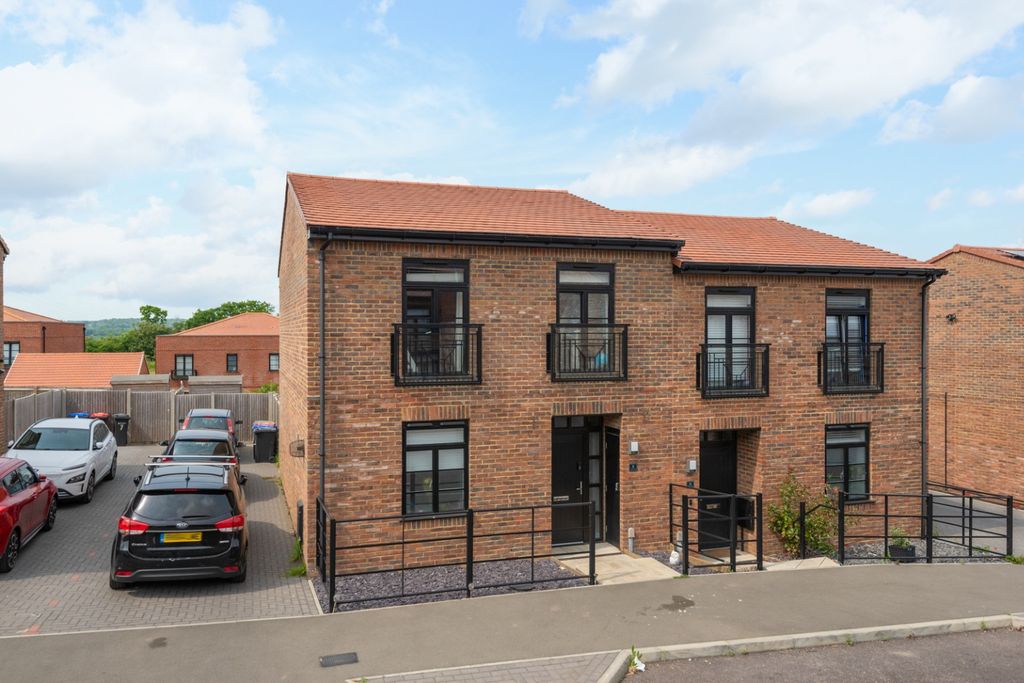 Property photo 1 of 18 4193352
