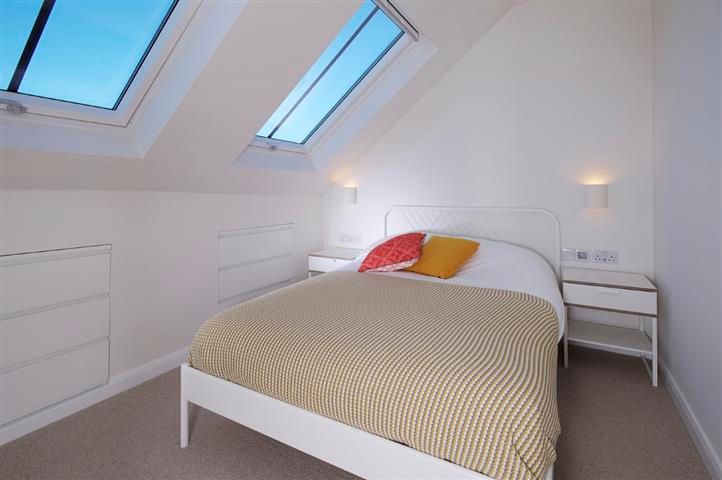 Property photo 3 of 9 Bedroom