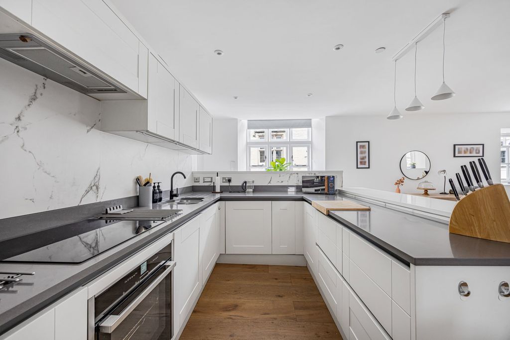 Property photo 3 of 17 Kitchen