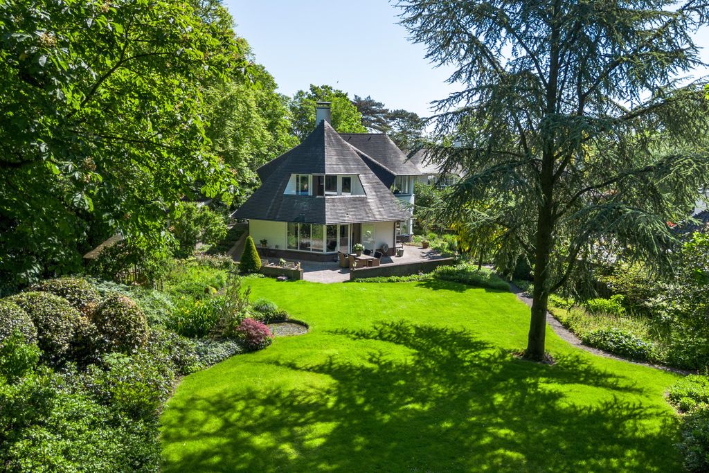 Property photo 2 of 61