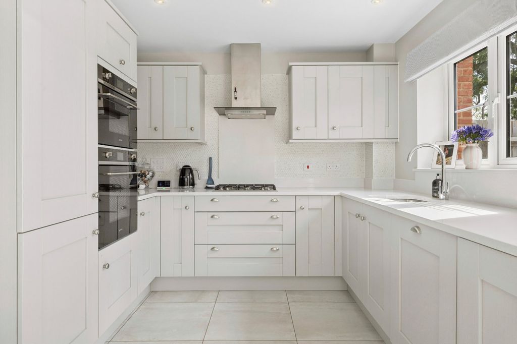 Property photo 2 of 12 Kitchen