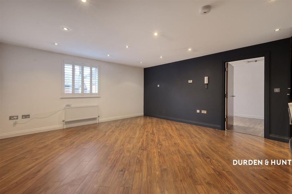 Property photo 2 of 10 Northgate Street