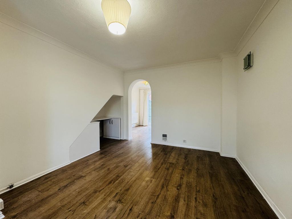 Property photo 3 of 19 Living Room