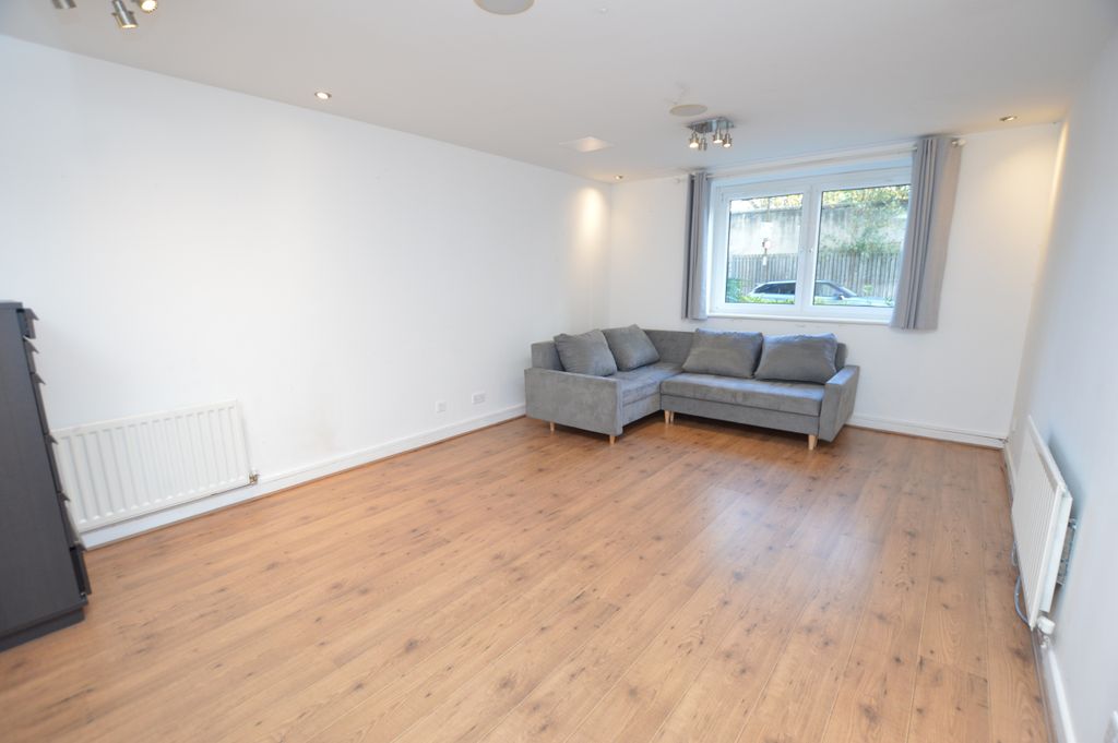 Property photo 2 of 10 Lounge/ Dining Room