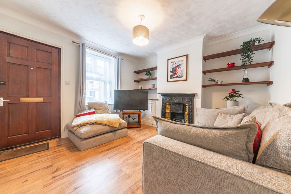 Property photo 2 of 25