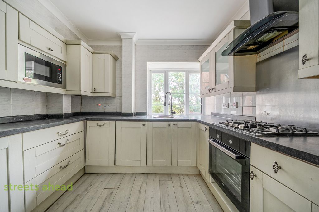 Property photo 3 of 16 973Ed544-Da31-49E...