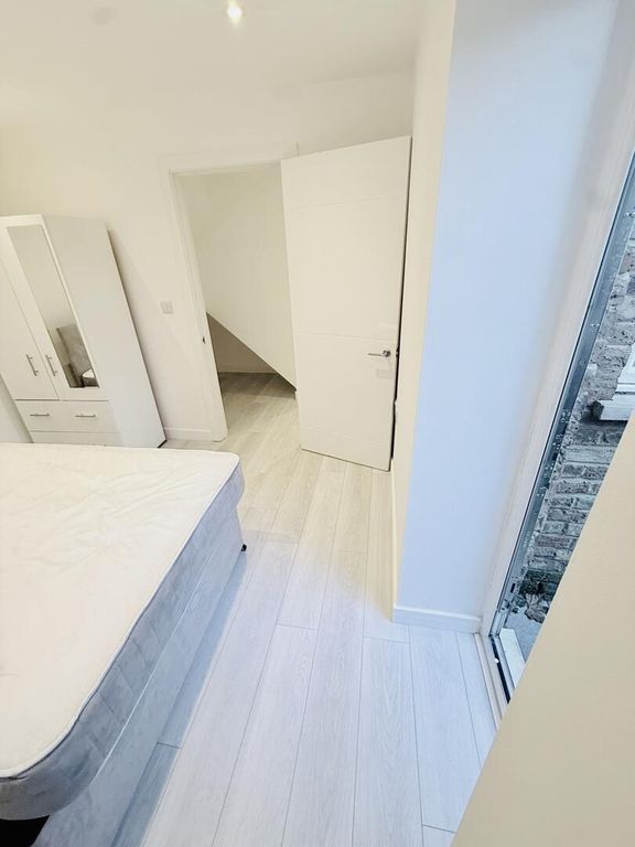 Property photo 1 of 10 Bedroom