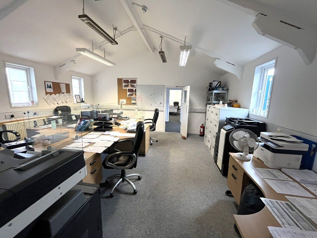 Property photo 2 of 7 Office 1