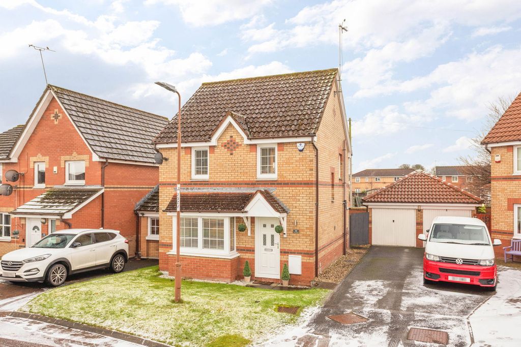 Property photo 1 of 32