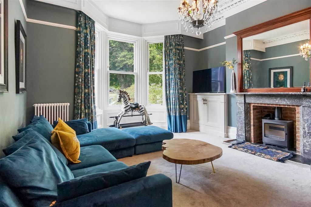 Property photo 2 of 24 Living Room