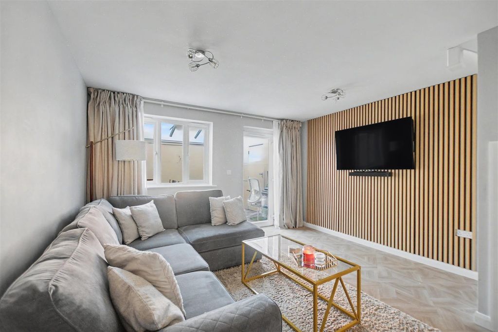 Property photo 3 of 23 Lounge_3.Jpeg