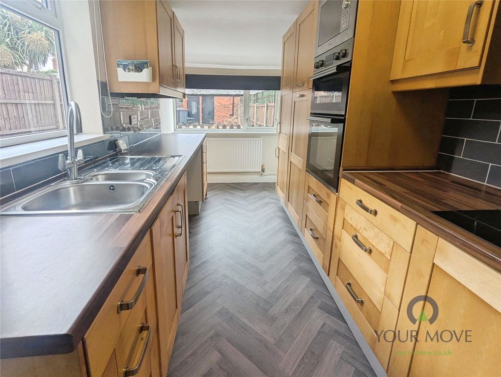 Property photo 3 of 14 Kitchen