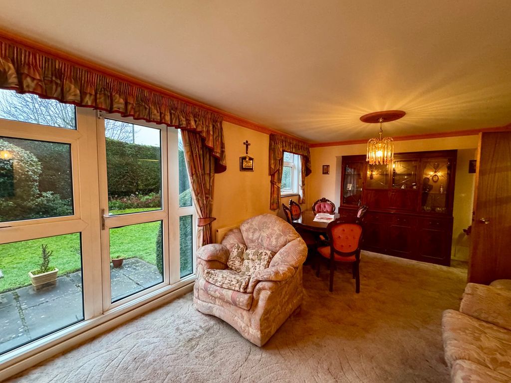 Property photo 2 of 8 Lounge Dining Onto Patio