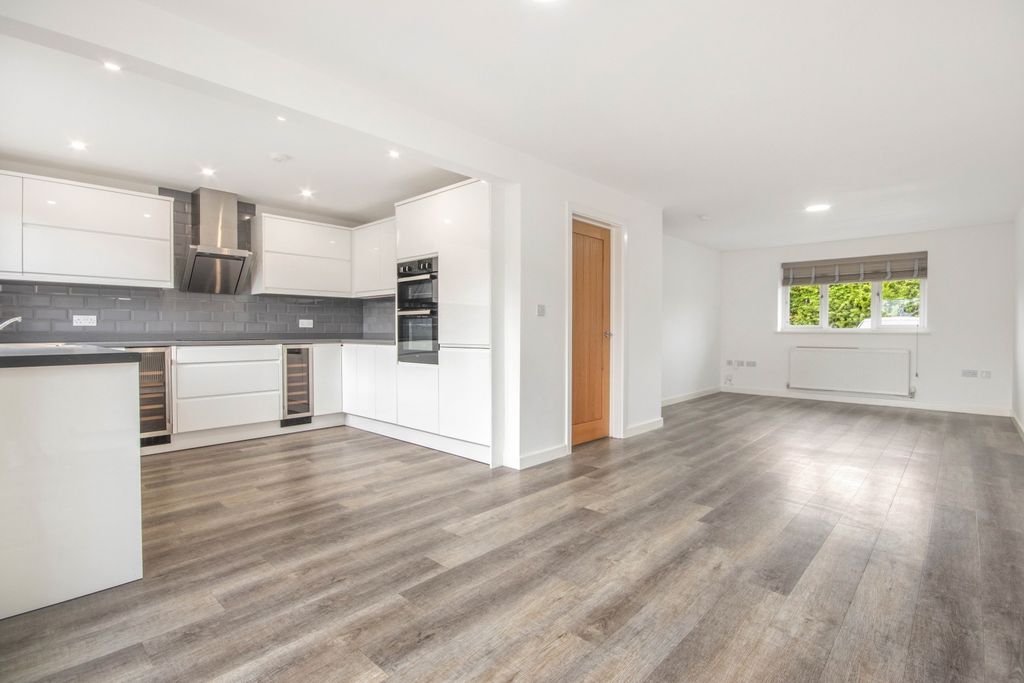 Property photo 2 of 15 Cornwall-3