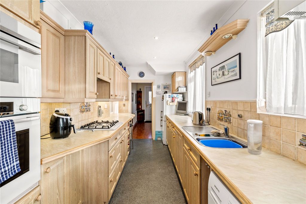 Property photo 2 of 26 Picture No. 18