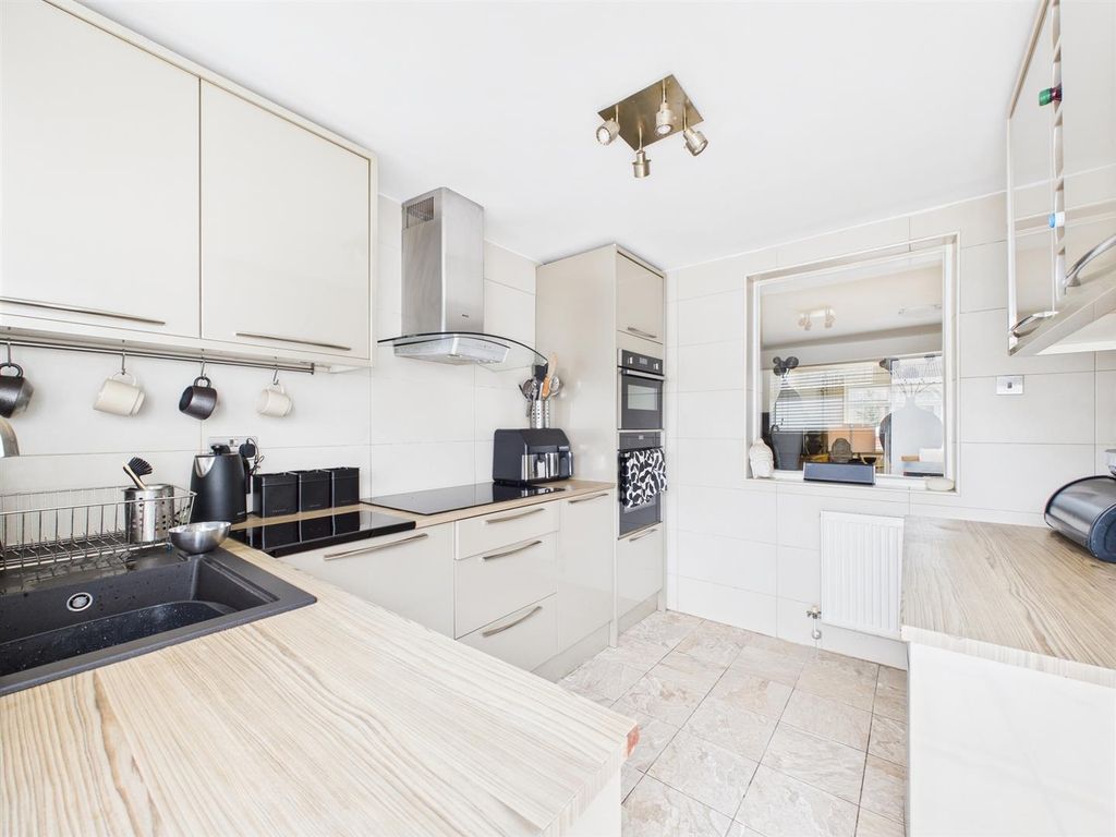 Property photo 2 of 13 Cam02295G0-Pr0273-Still010.Jpg