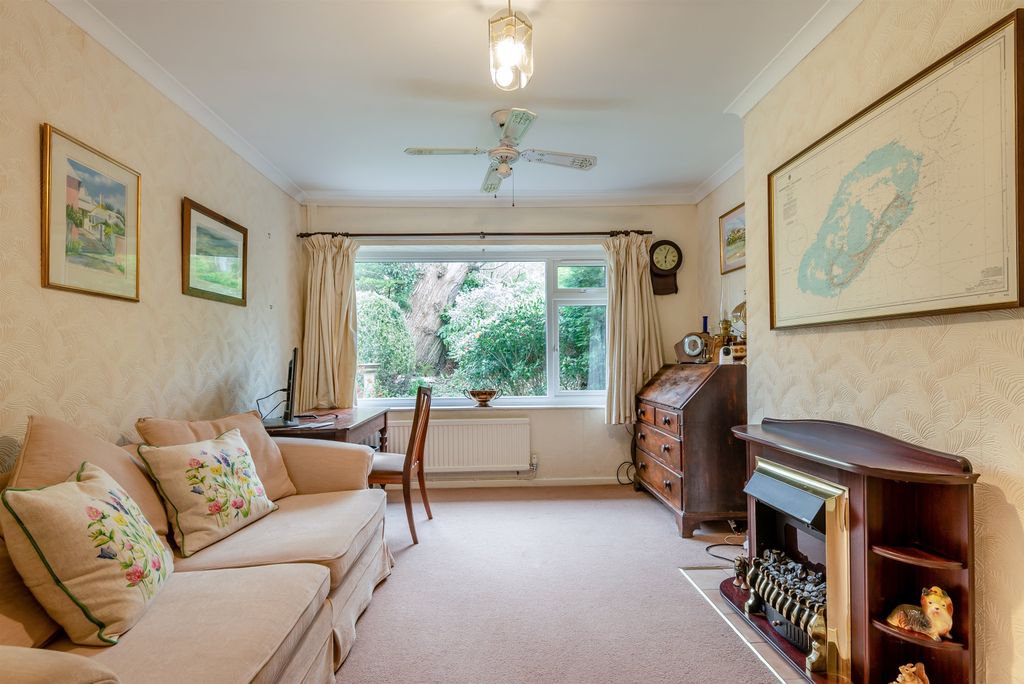 Property photo 3 of 28