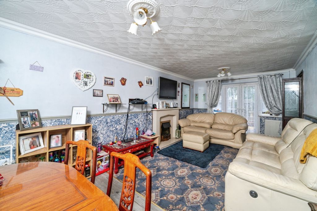 Property photo 2 of 11 Lounge / Diner