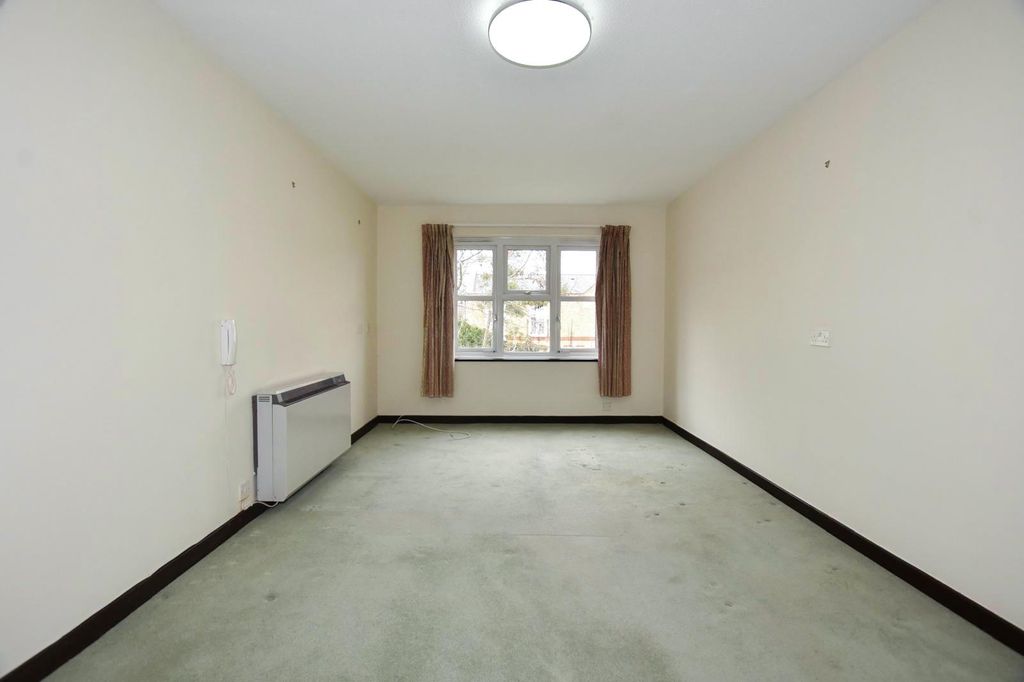 Property photo 3 of 12