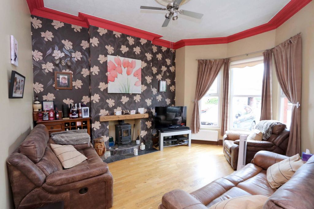 Property photo 2 of 11