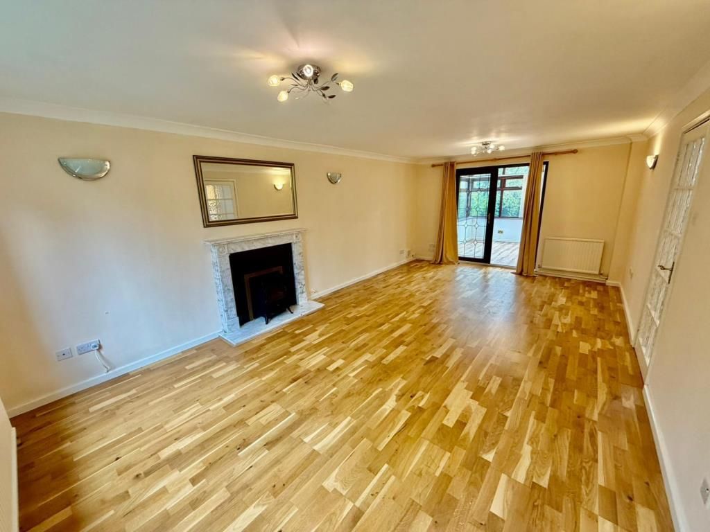 Property photo 2 of 7 Living Room