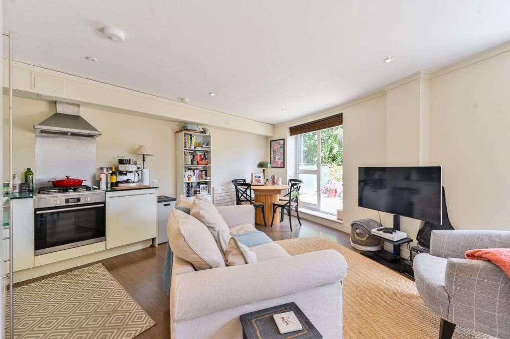 Property photo 3 of 11