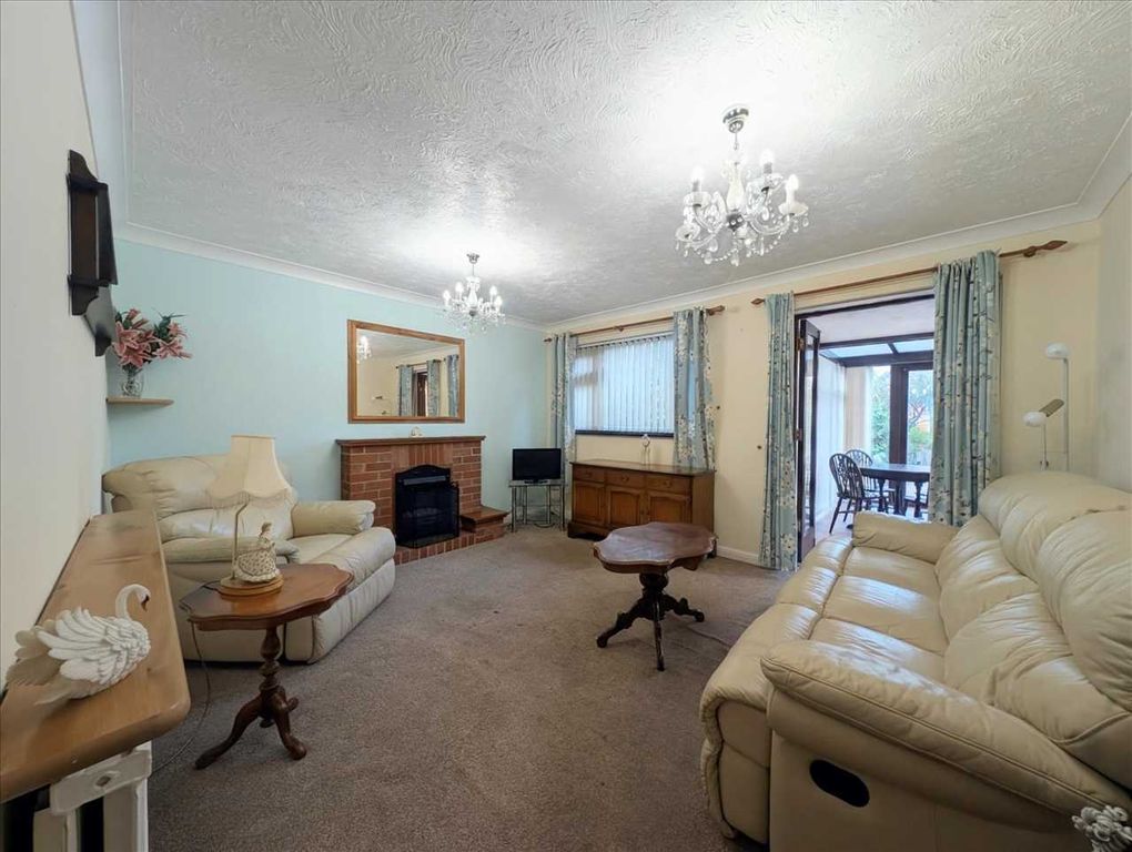 Property photo 3 of 15 Lounge