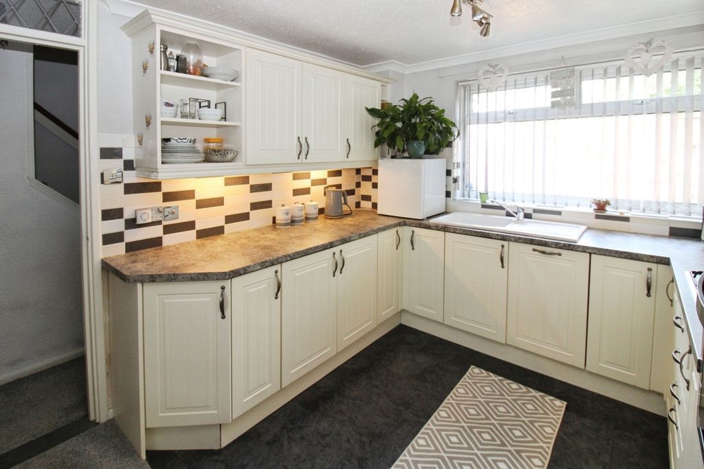 Property photo 3 of 11 Fitted Dining Kitchen
