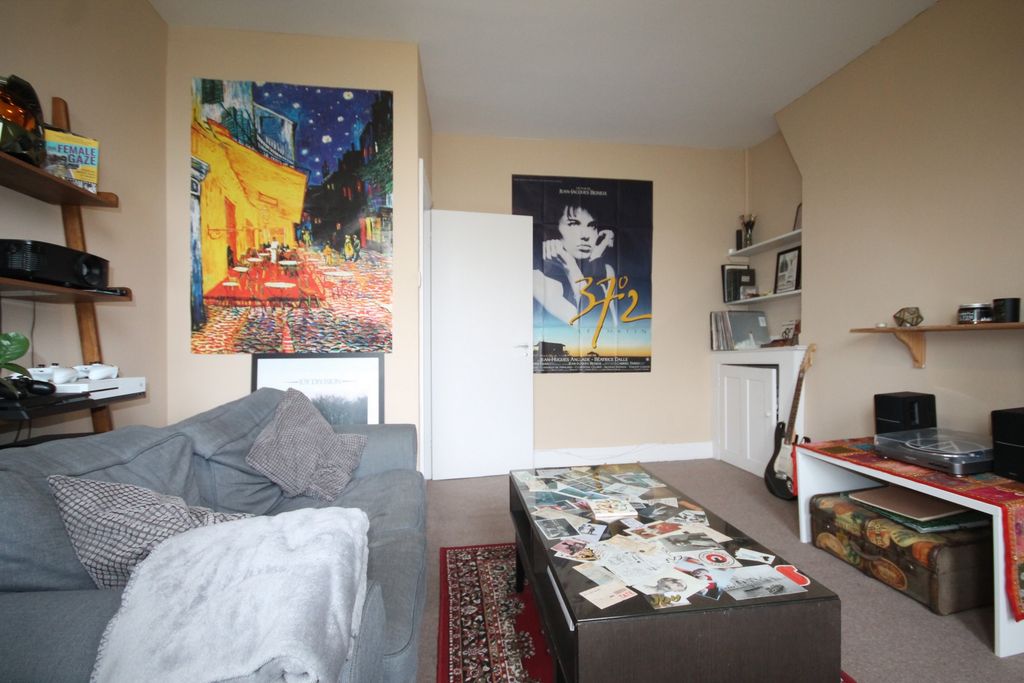 Property photo 3 of 6 Reception