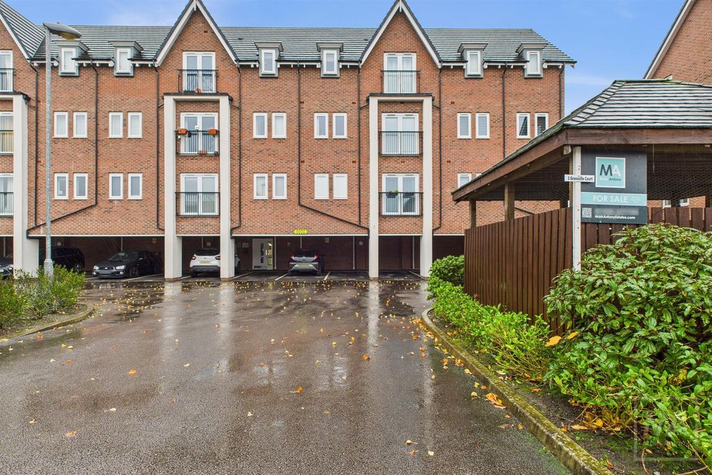 Property photo 1 of 12