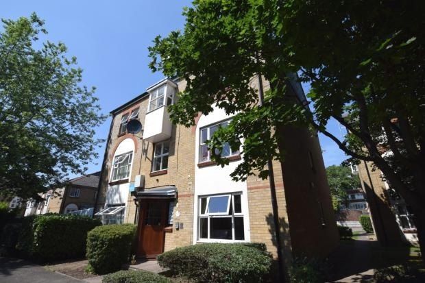Property photo 1 of 3 A Beautifully Refurbished Five-Bedroom, Two-Bathroom Split-Level Flat, Ideally Positioned On Longfellow Way In The Heart Of Bermondsey.