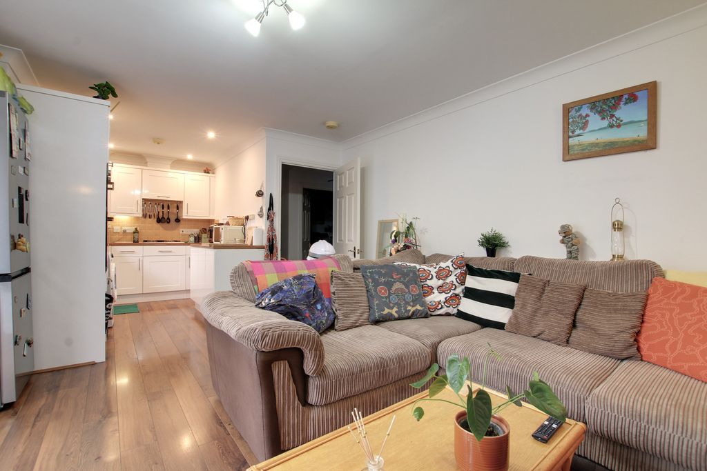 Property photo 2 of 8