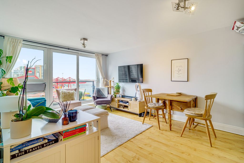 Property photo 3 of 15 Photo 4