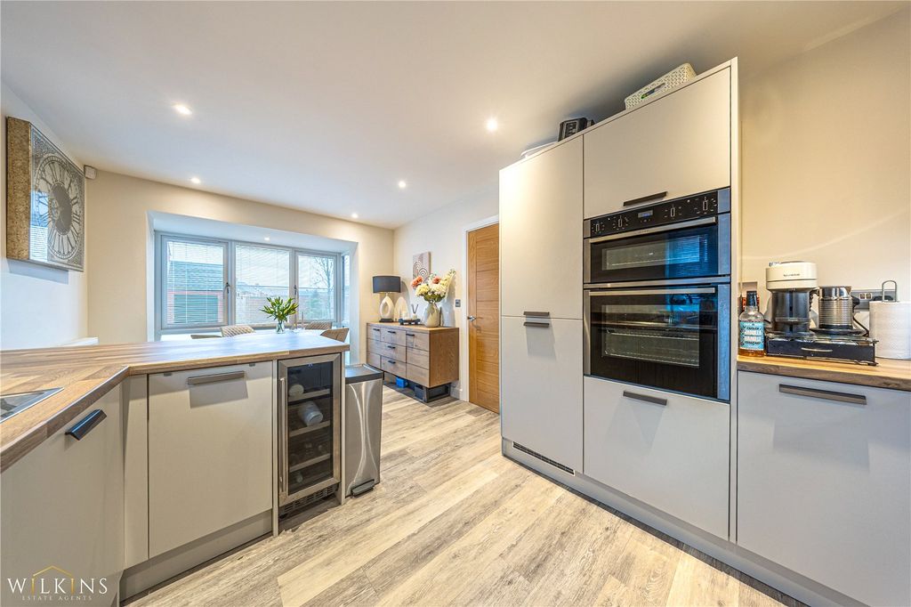 Property photo 3 of 28 Picture No. 03