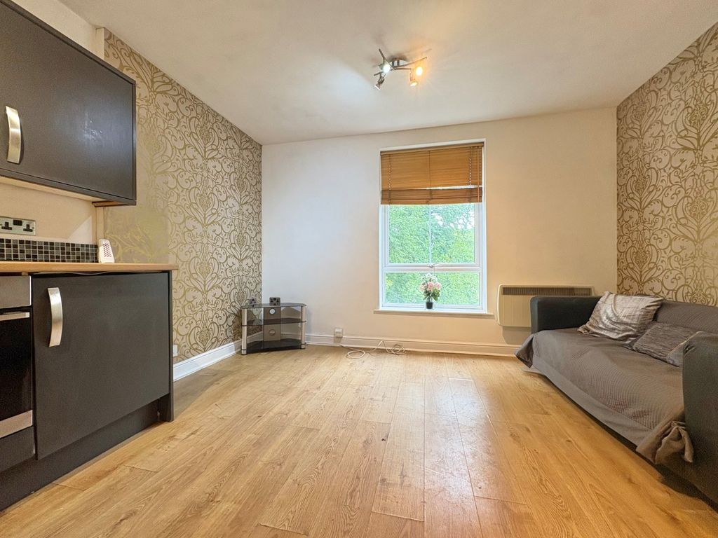 Property photo 2 of 8 Picture No. 22