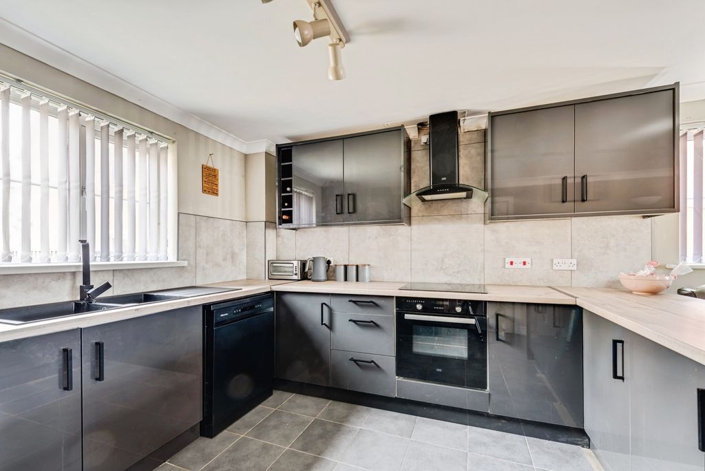 Property photo 1 of 15 Pbox-Img.Jpg