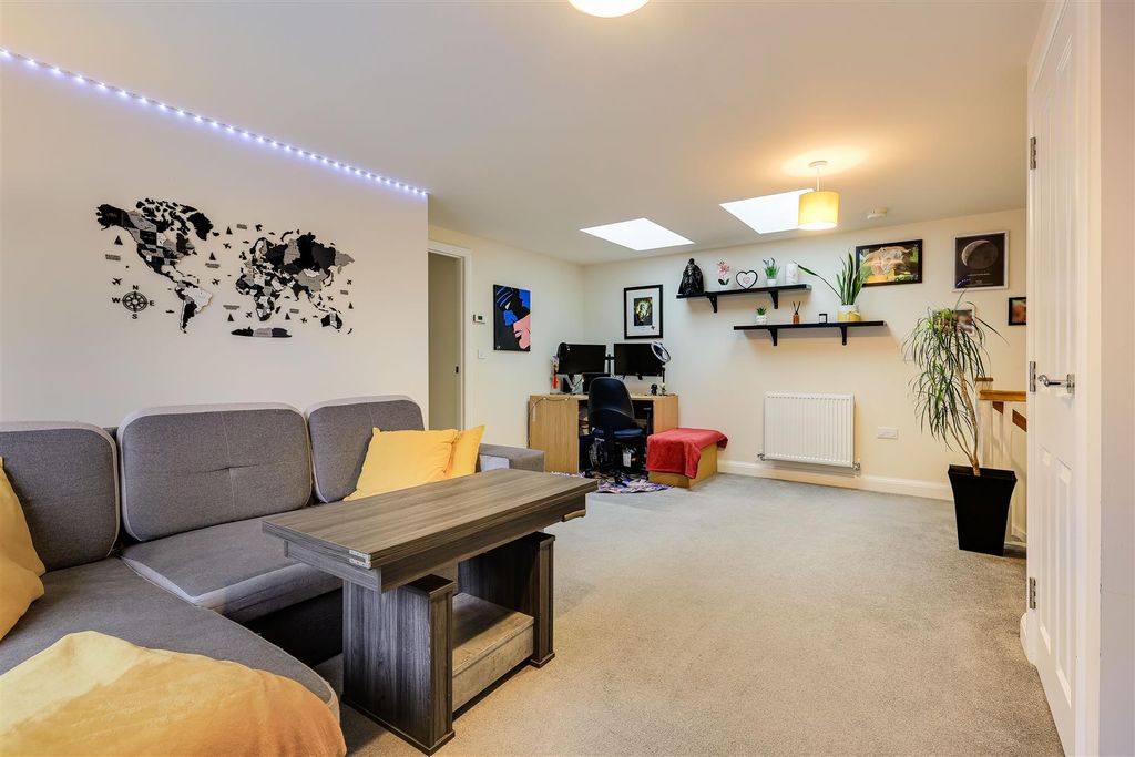 Property photo 2 of 21 Living/ Dining