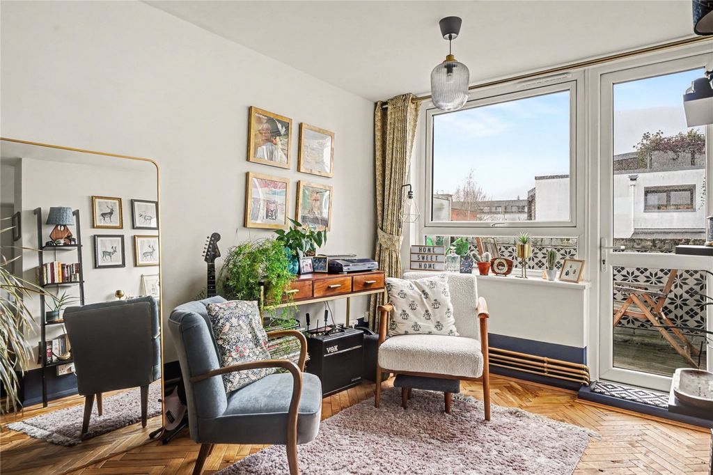 Property photo 2 of 19 Picture No. 08