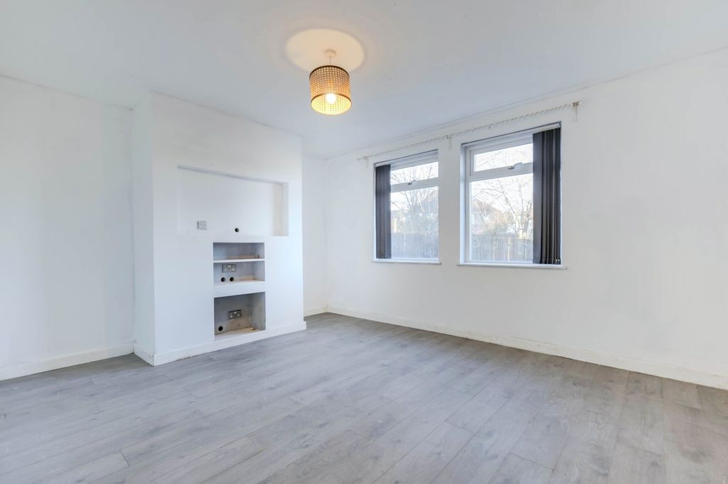 Property photo 2 of 17 Picture No. 04