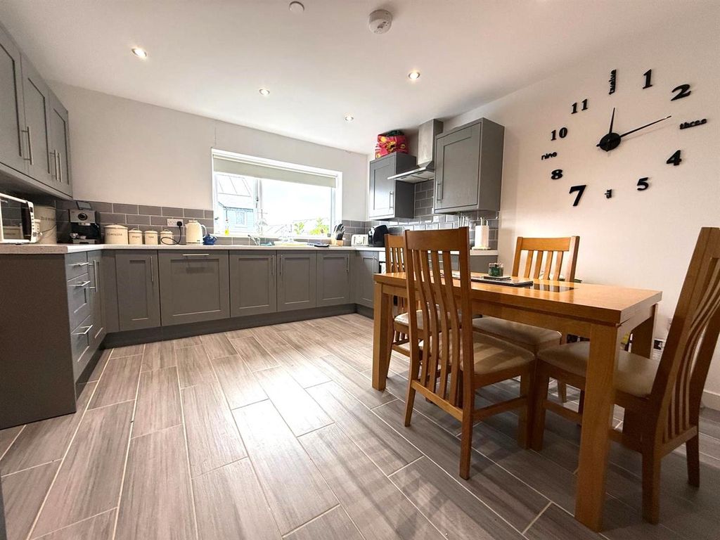 Property photo 2 of 17 Kitchen.Jpg