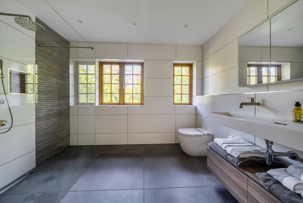 Property photo 3 of 35 1370202-12-68Fb5E...