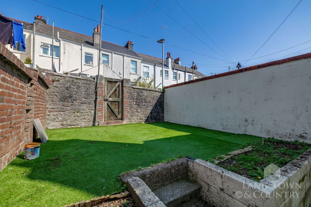 Property photo 3 of 12