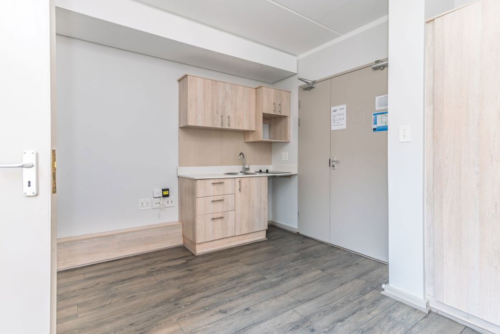 Property photo 1 of 12 Kw1714506