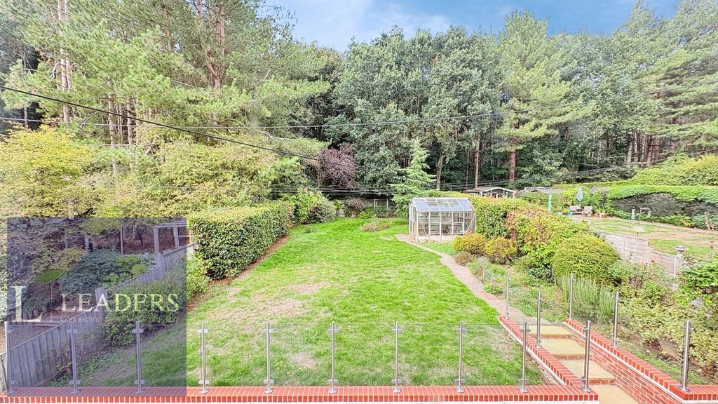 Property photo 3 of 31 Garden